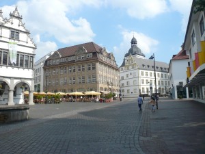 Rathausplatz, im Hintergrund die Jesuitenkirche/ Foto: Margit Schneider